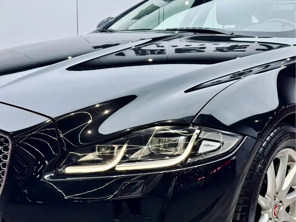 Jaguar XJ 2016 — фото 25