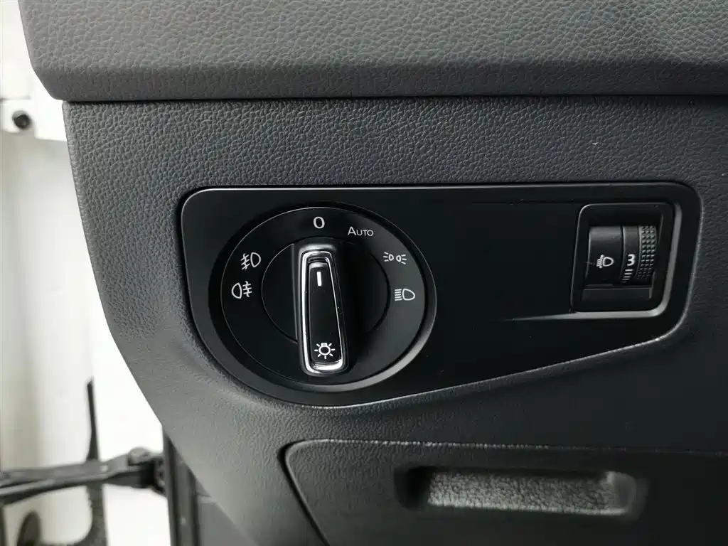 Volkswagen Tiguan L 2021 — фото 21