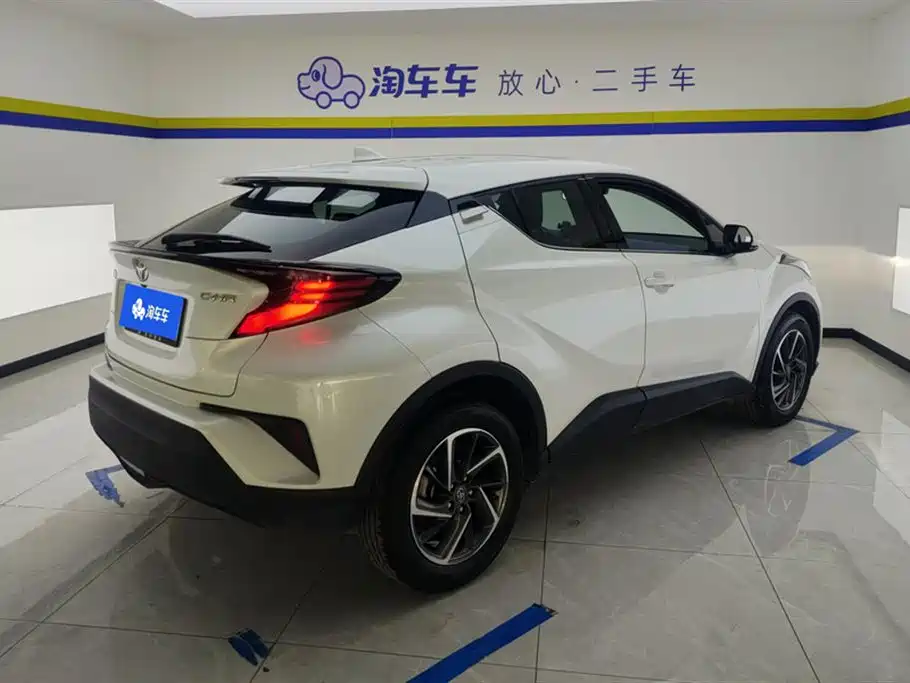 Toyota C-HR 2023 — фото 3