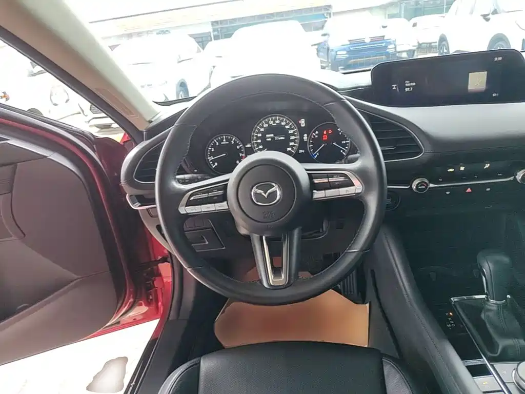 Mazda 3 Axela 2019 — фото 11