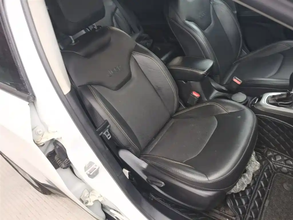Jeep Compass 2017 — фото 25