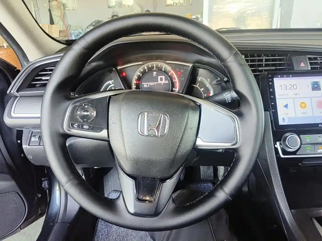Honda Civic 2018 — фото 11