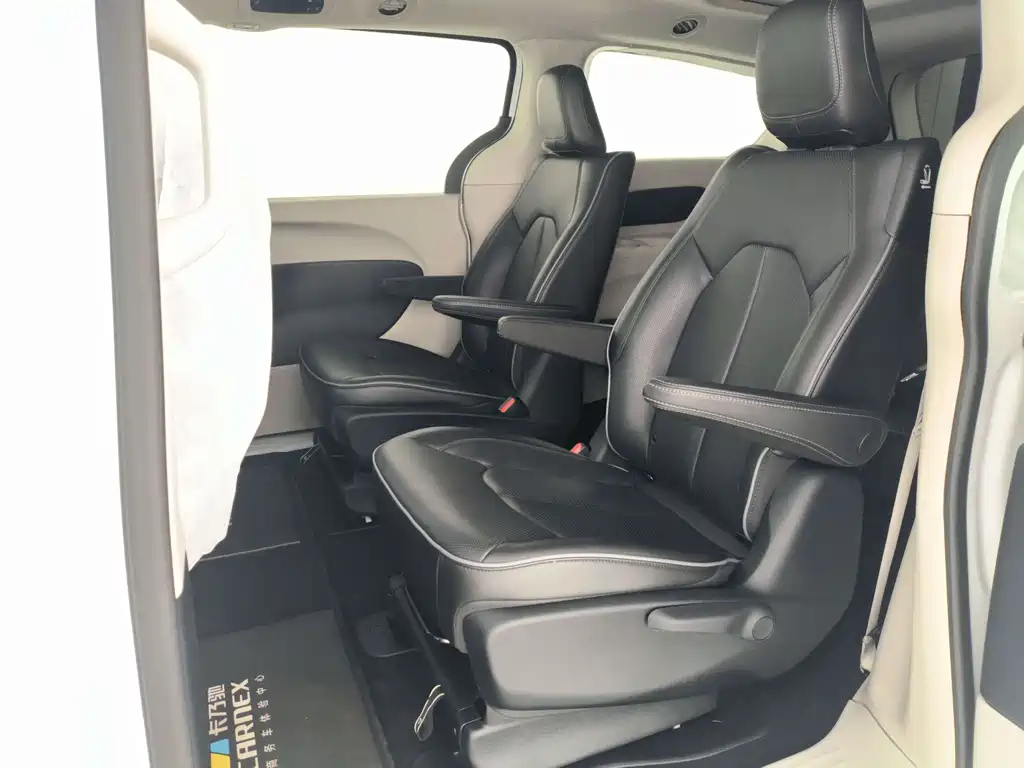 Chrysler Grand Voyager PHEV 2025 — фото 12