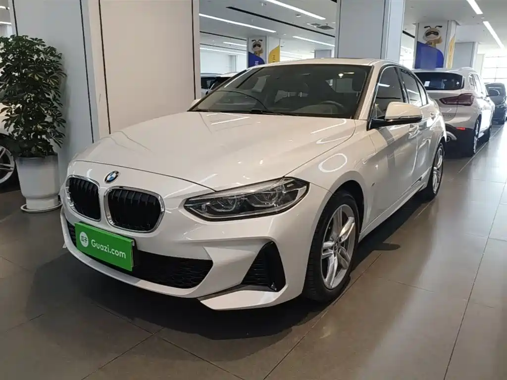 BMW 1 Series 2019 — фото 1