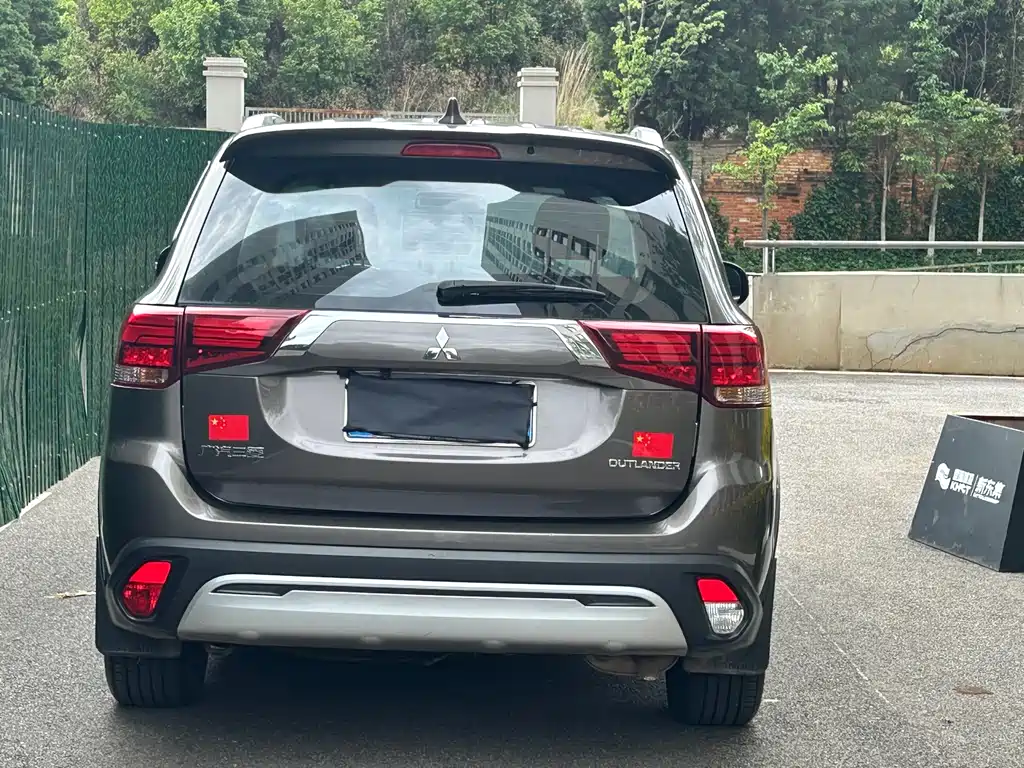 Mitsubishi Outlander 2019 — фото 4