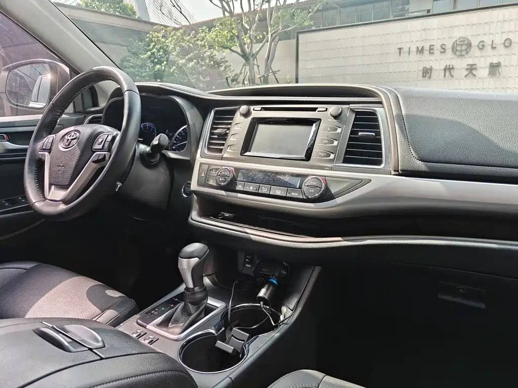 Toyota Highlander 2018 — фото 10