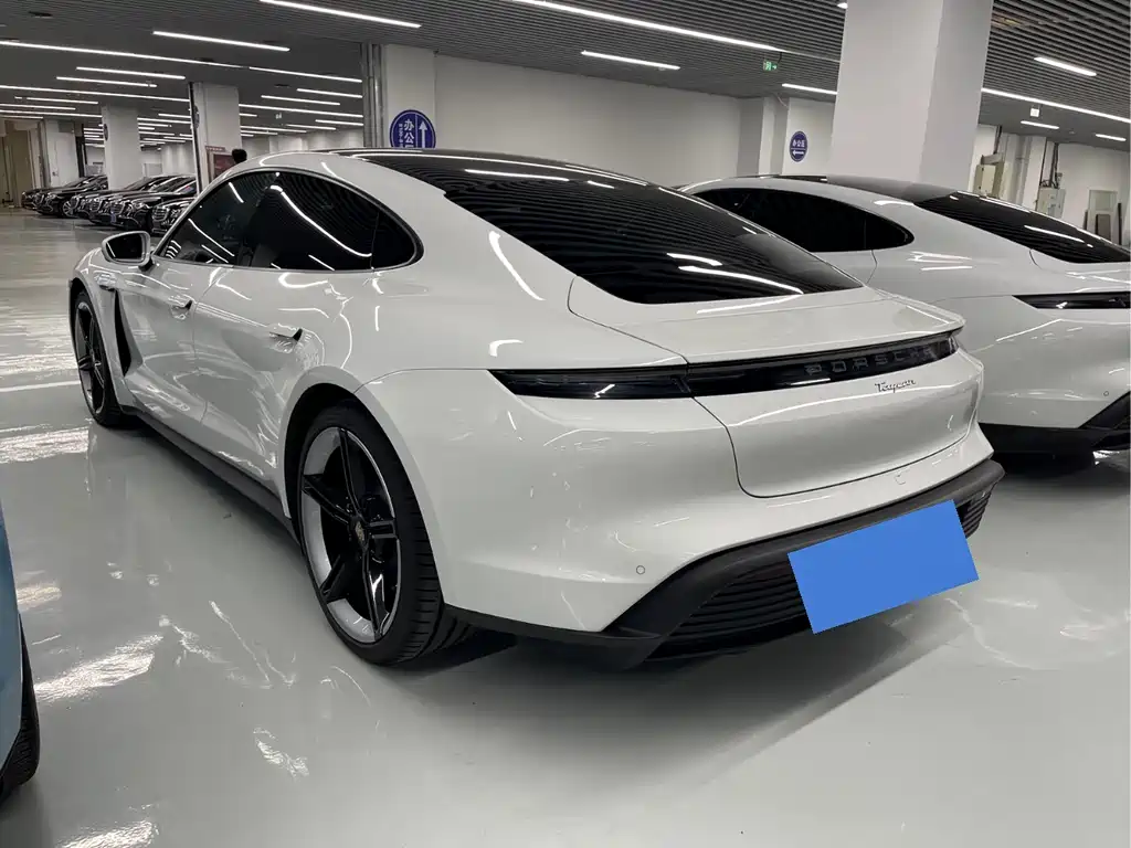 Porsche Taycan 2021 — фото 18