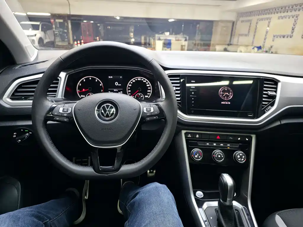 Volkswagen T-Roc 2023 — фото 15