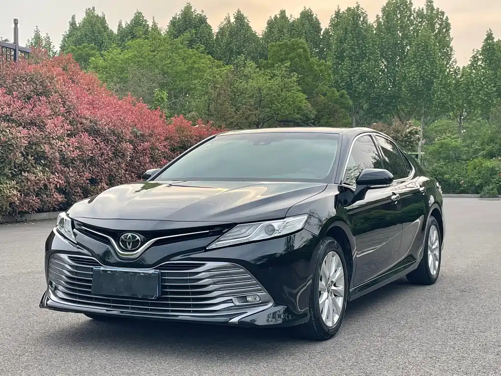 Toyota Camry 2021 — фото 1
