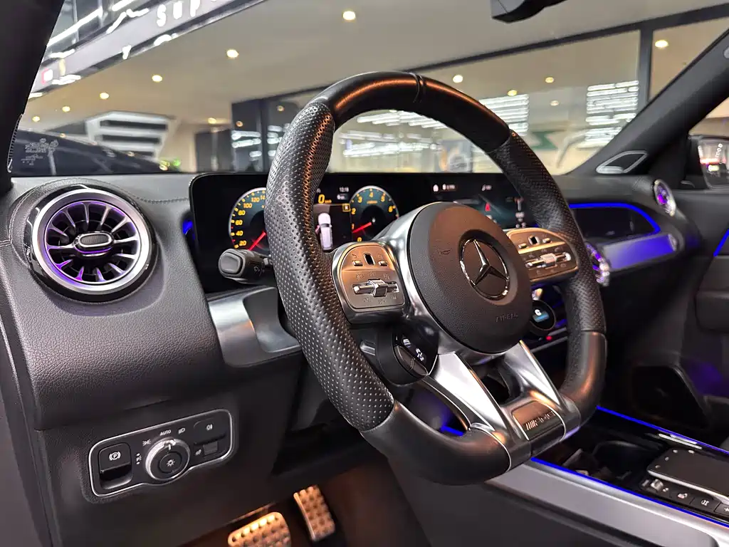 Mercedes-Benz GLB AMG 2023 — фото 9