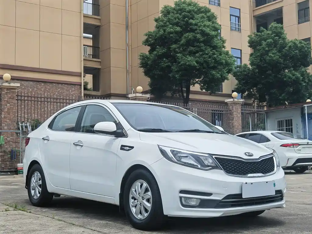 Kia K2 2015 — фото 3