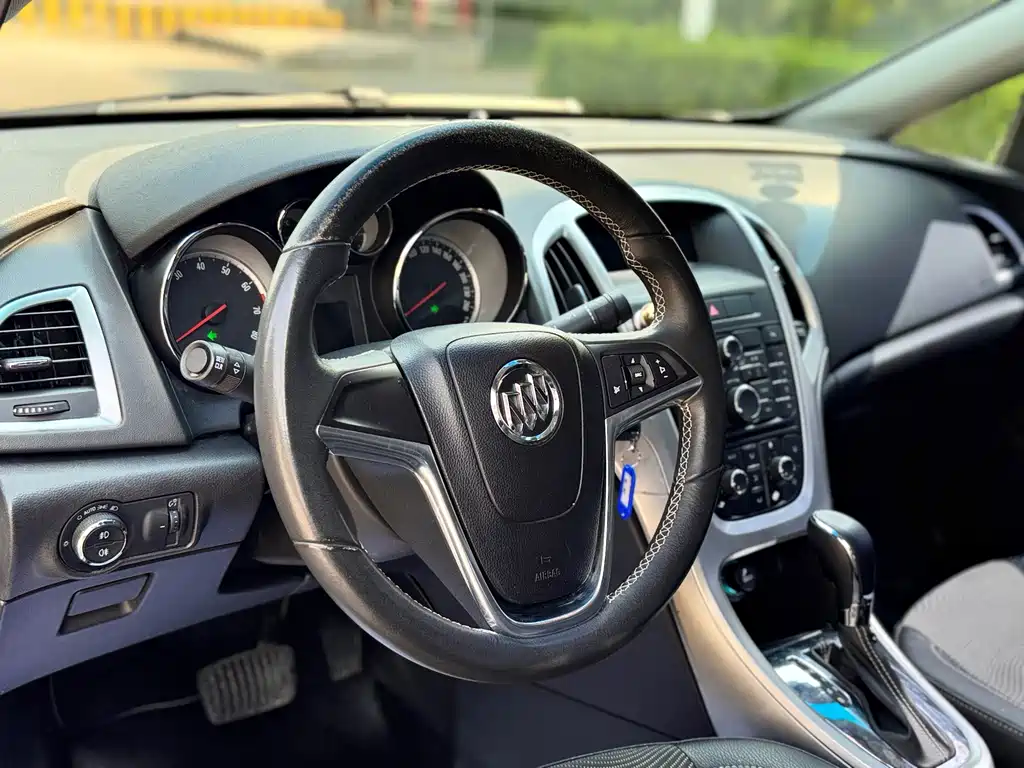 Buick Excelle 2011