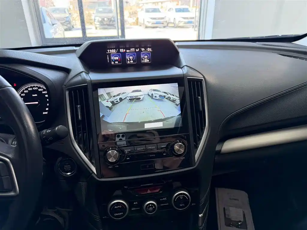 Subaru Forester 2022 — фото 10