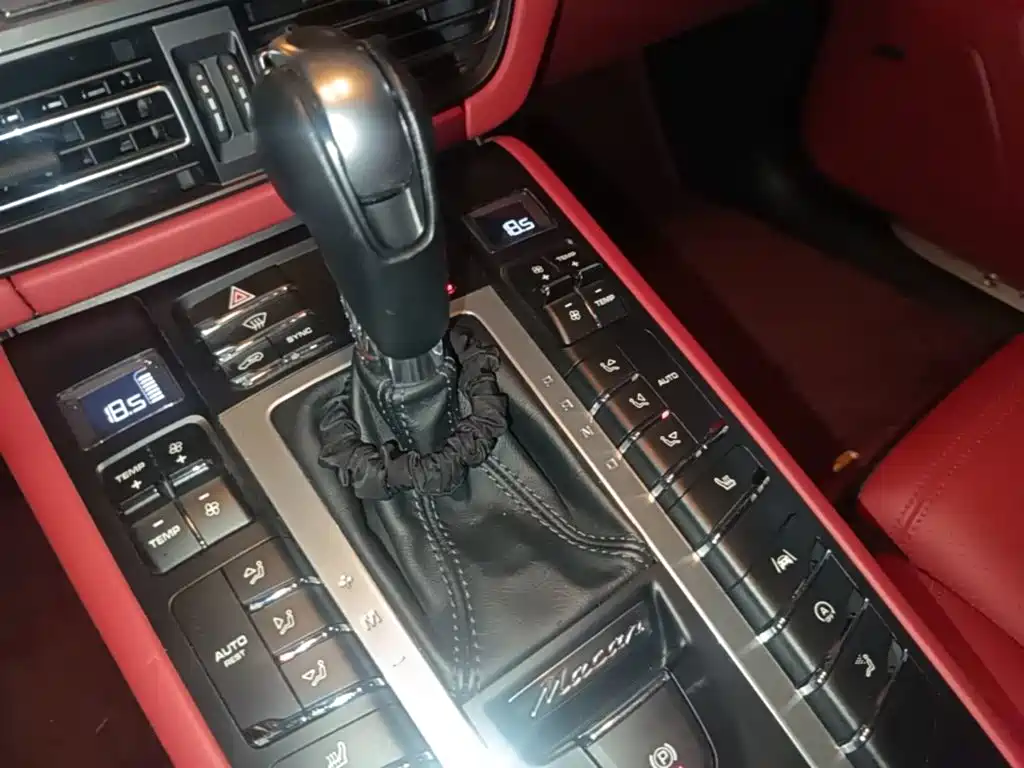 Porsche Macan 2020 — фото 21