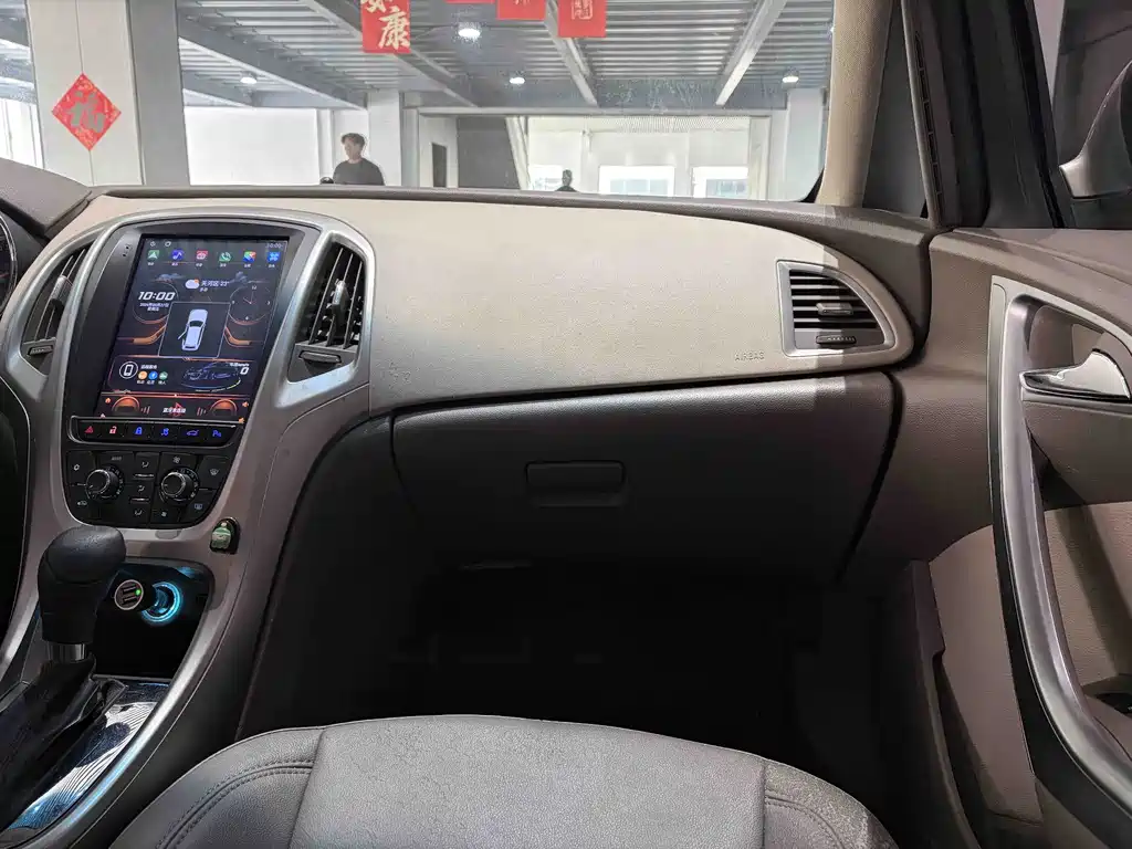 Buick Excelle 2015 — фото 32