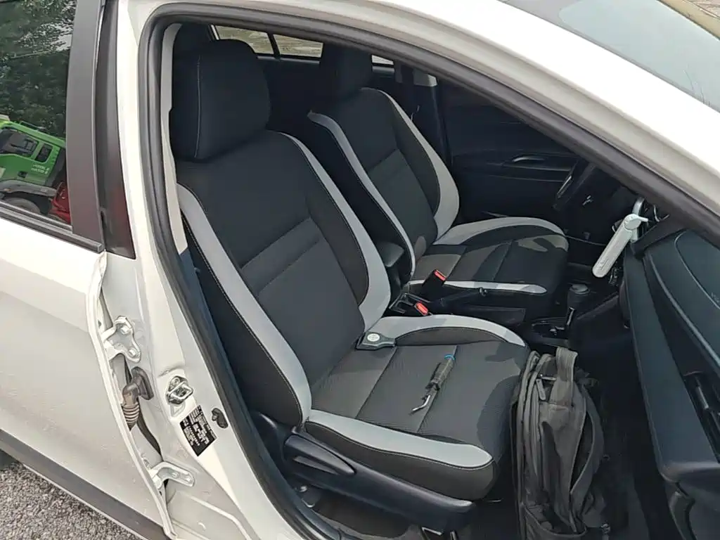 Toyota Yaris L 2022 — фото 25