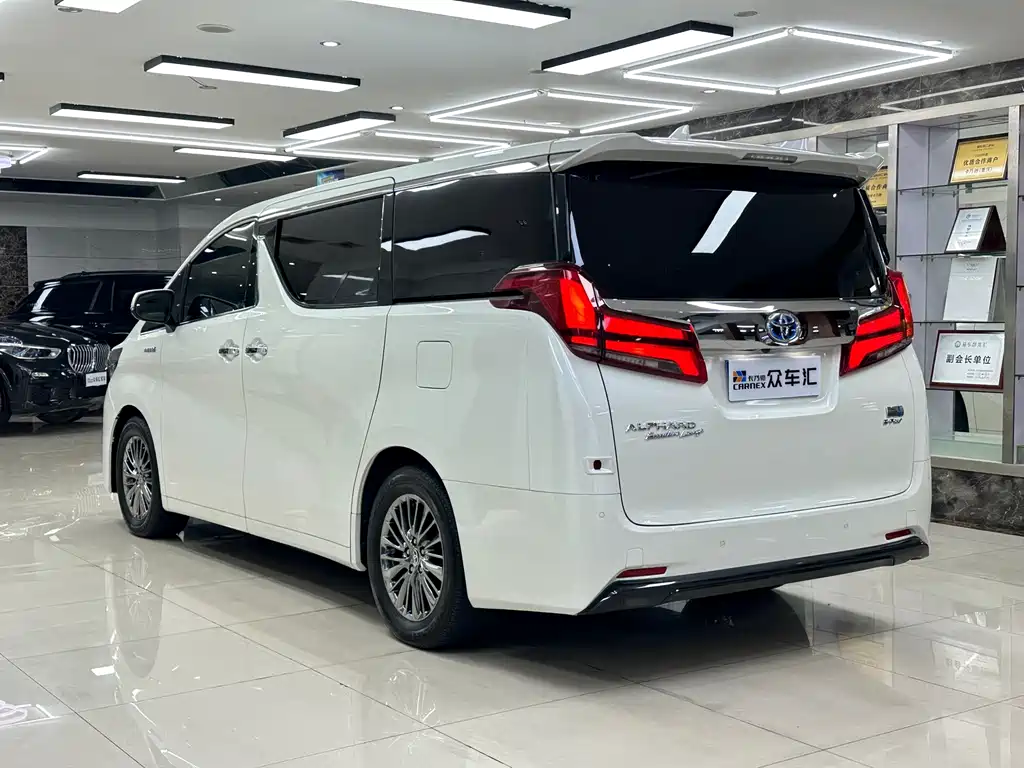 Toyota Alphard 2021 — фото 6