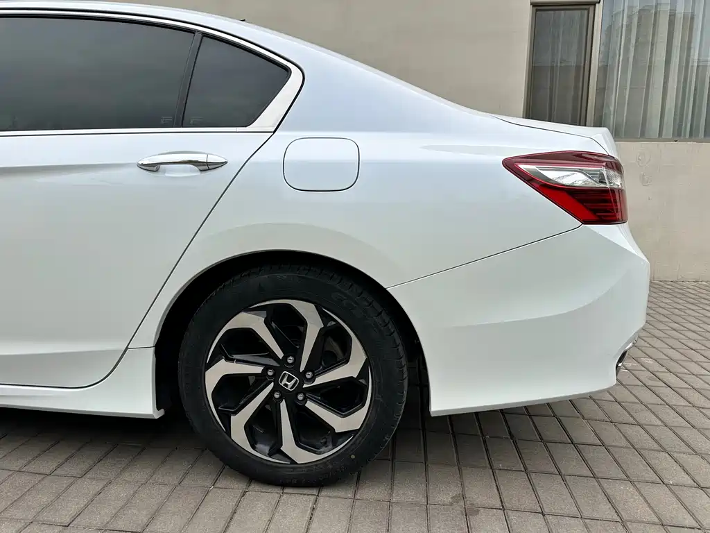 Honda Accord 2016 — фото 7