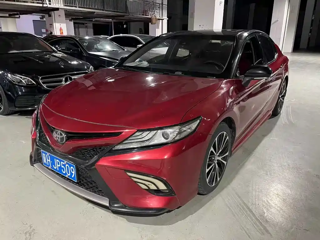 Toyota Camry 2019 — фото 1