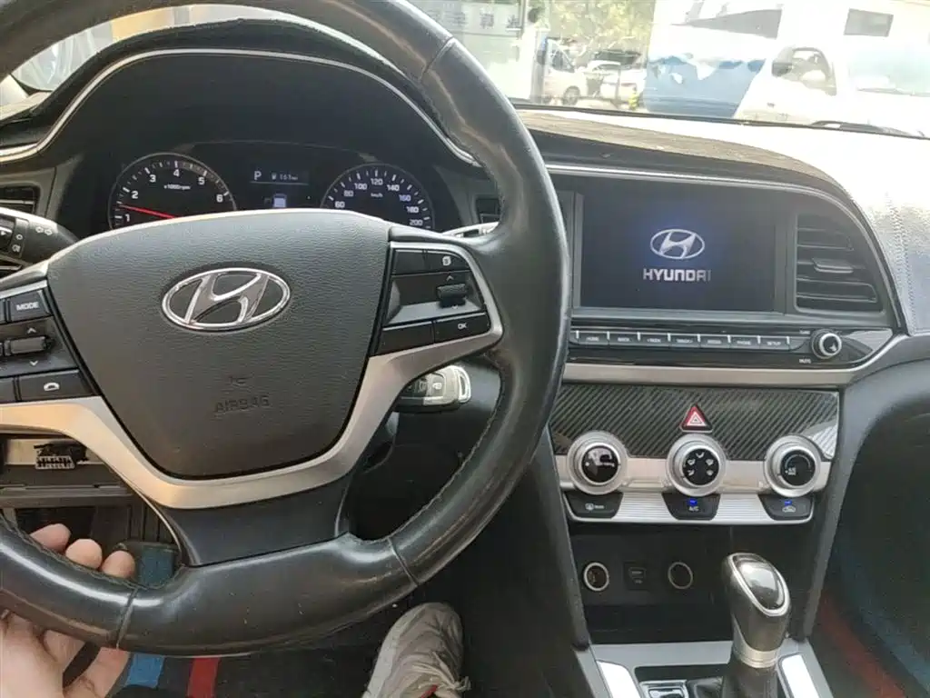 Hyundai Elantra 2020 — фото 10