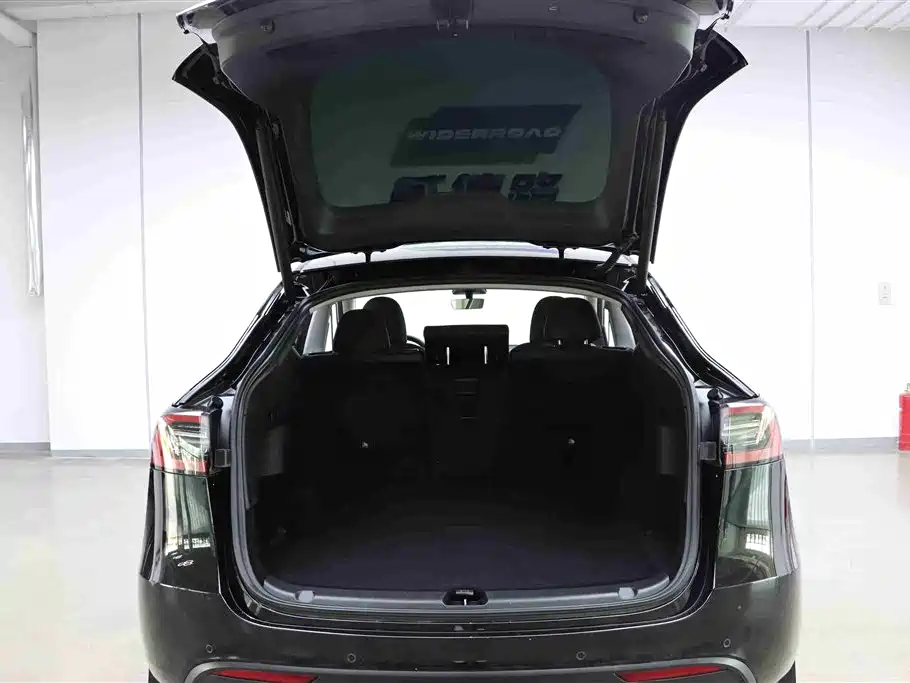 Tesla Model Y 2023 — фото 28