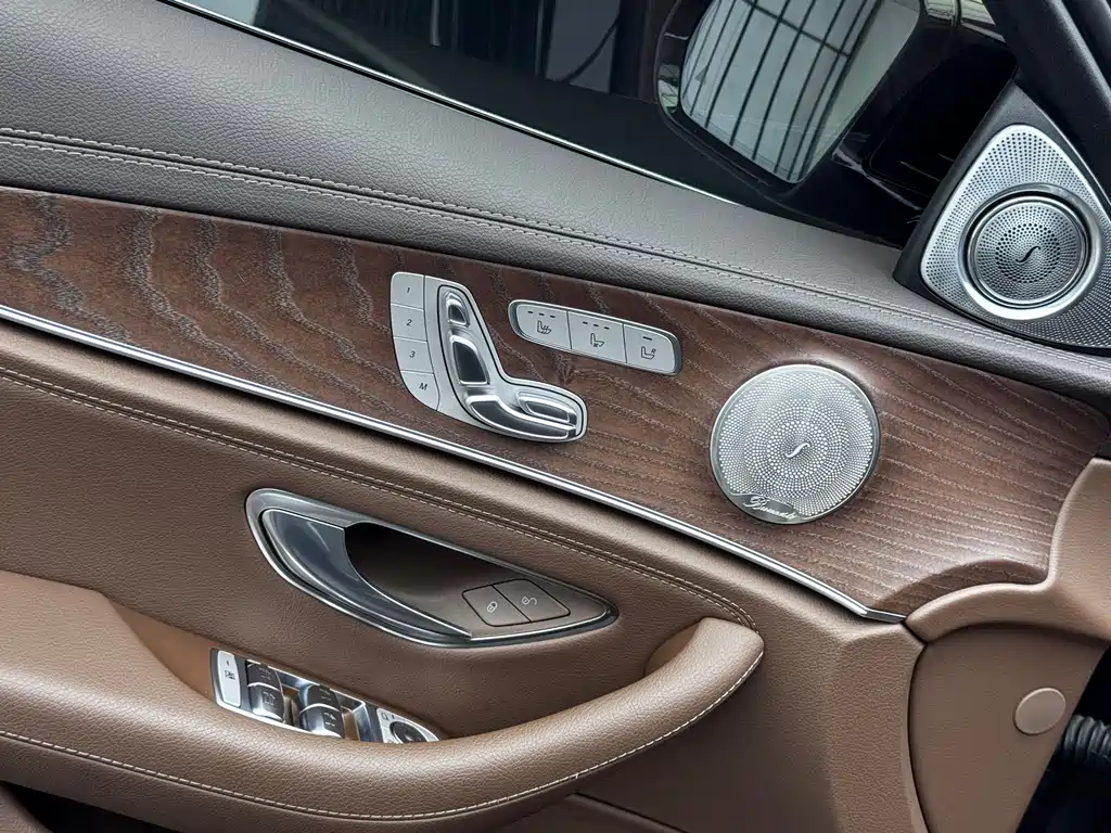 Mercedes-Benz E-Class 2021 — фото 20