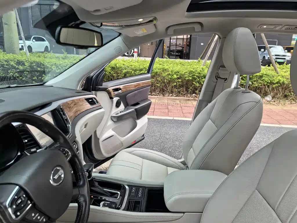 GAC Motor Trumpchi GS8 2016 — фото 10