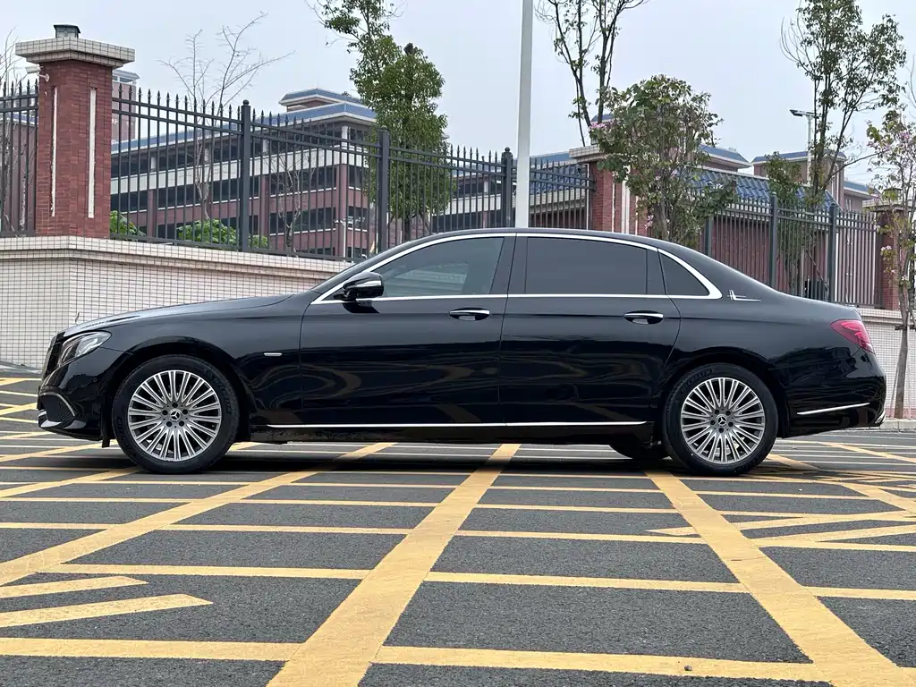 Mercedes-Benz E-Class 2019 — фото 14