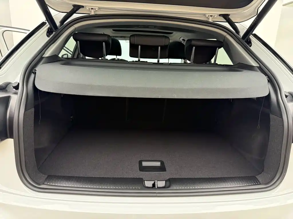 Audi Q2L 2024