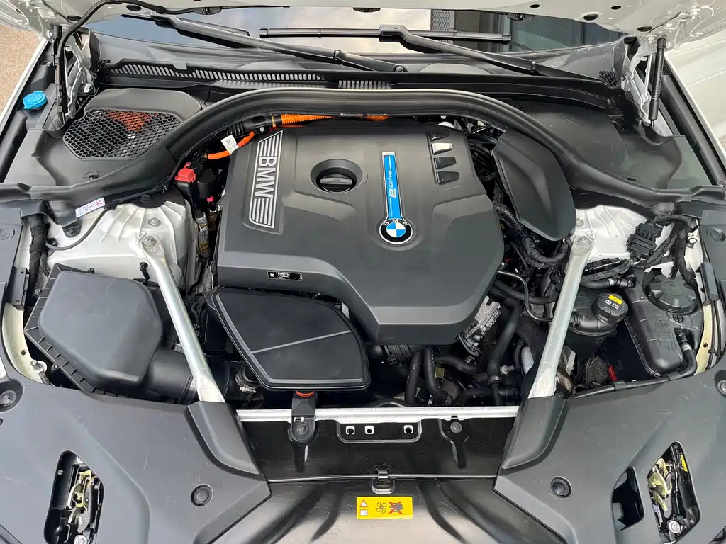 BMW 5 Series New Energy 2019 — фото 22