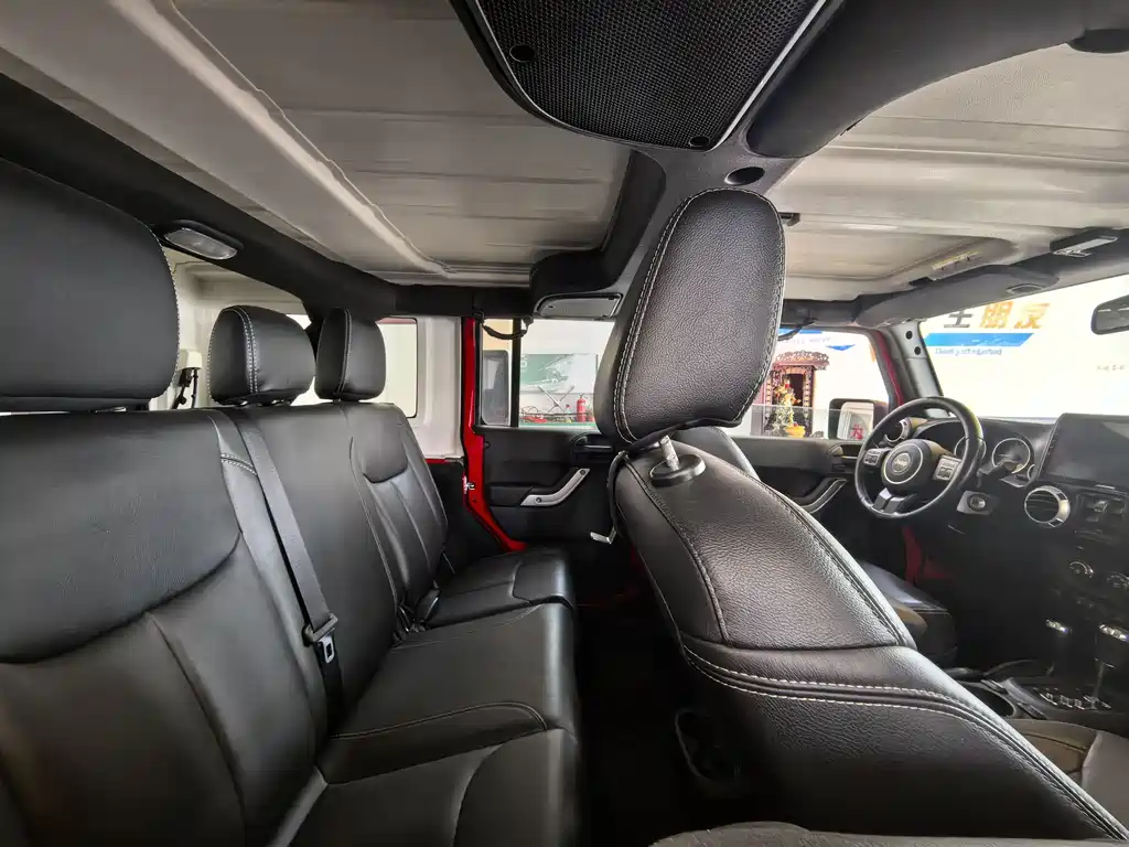Jeep Wrangler 2017 — фото 16