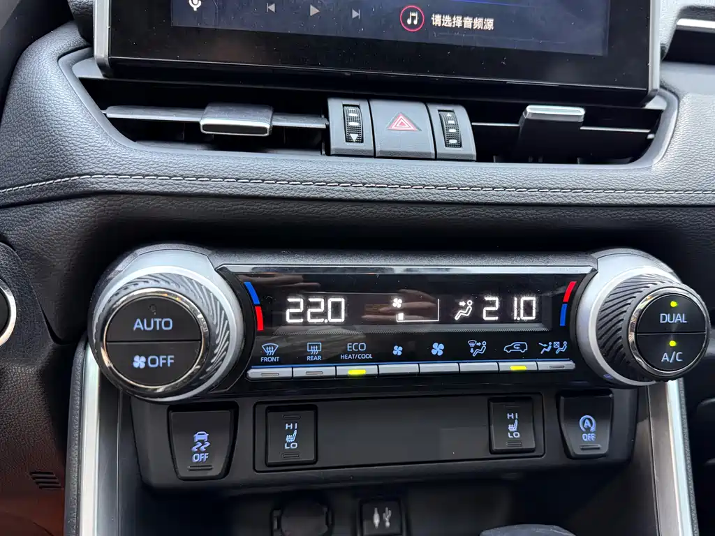 Toyota RAV4 2022 — фото 14