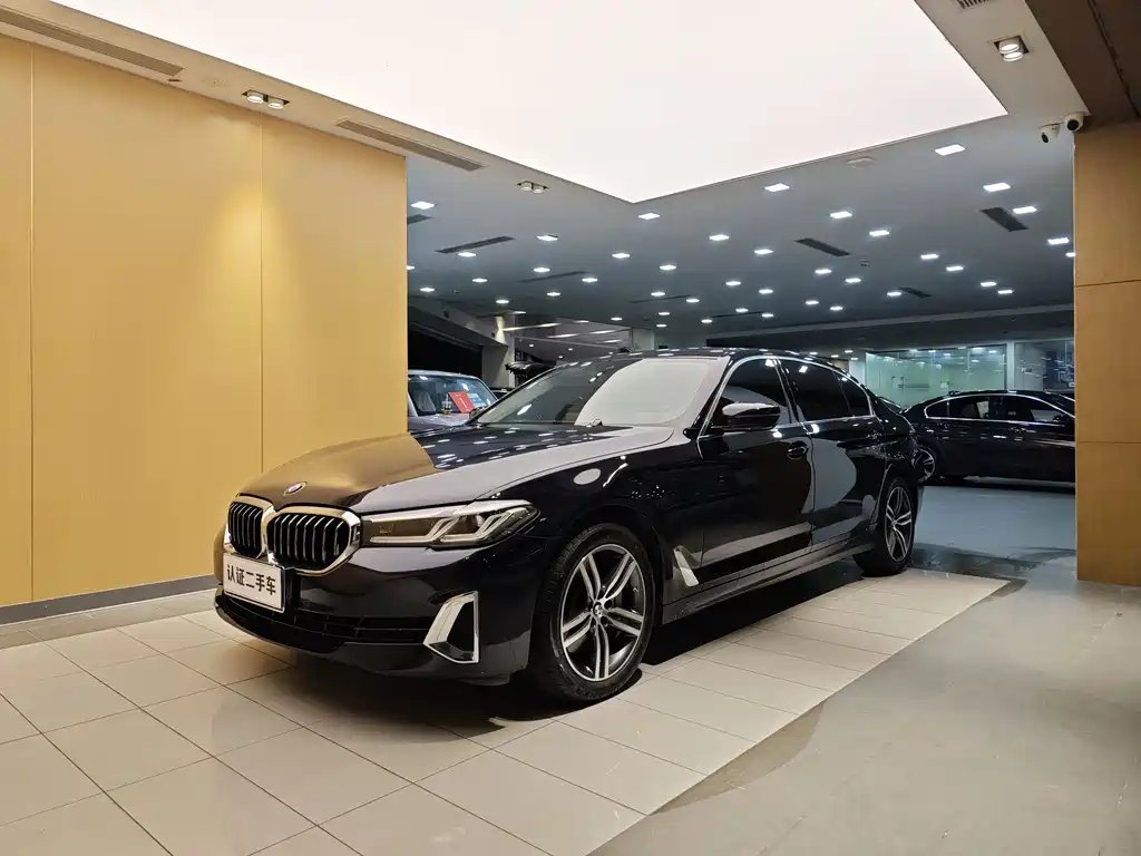 BMW 5 Series 2021 — фото 1