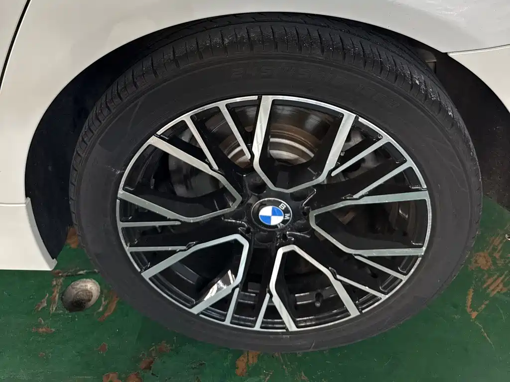 BMW 5 Series 2016 — фото 10