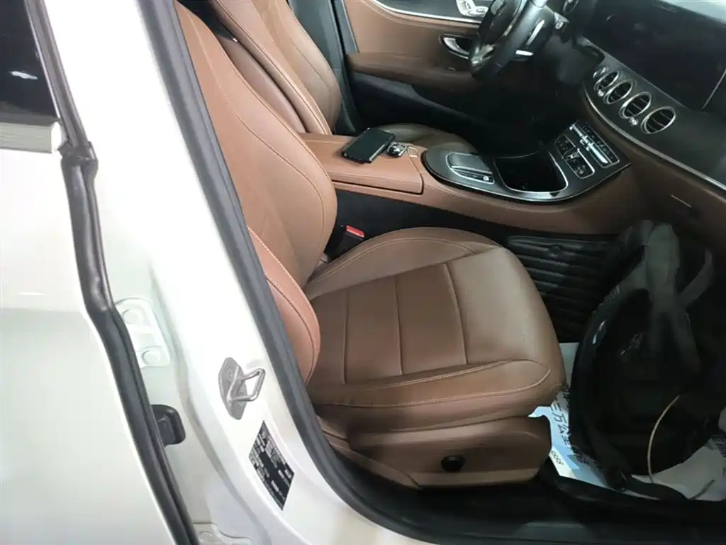 Mercedes-Benz E-Class 2020 — фото 25