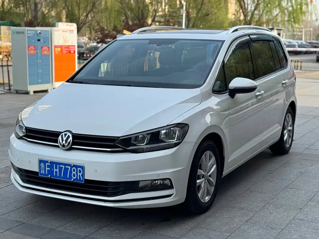 Volkswagen Touran 2019 — фото 1