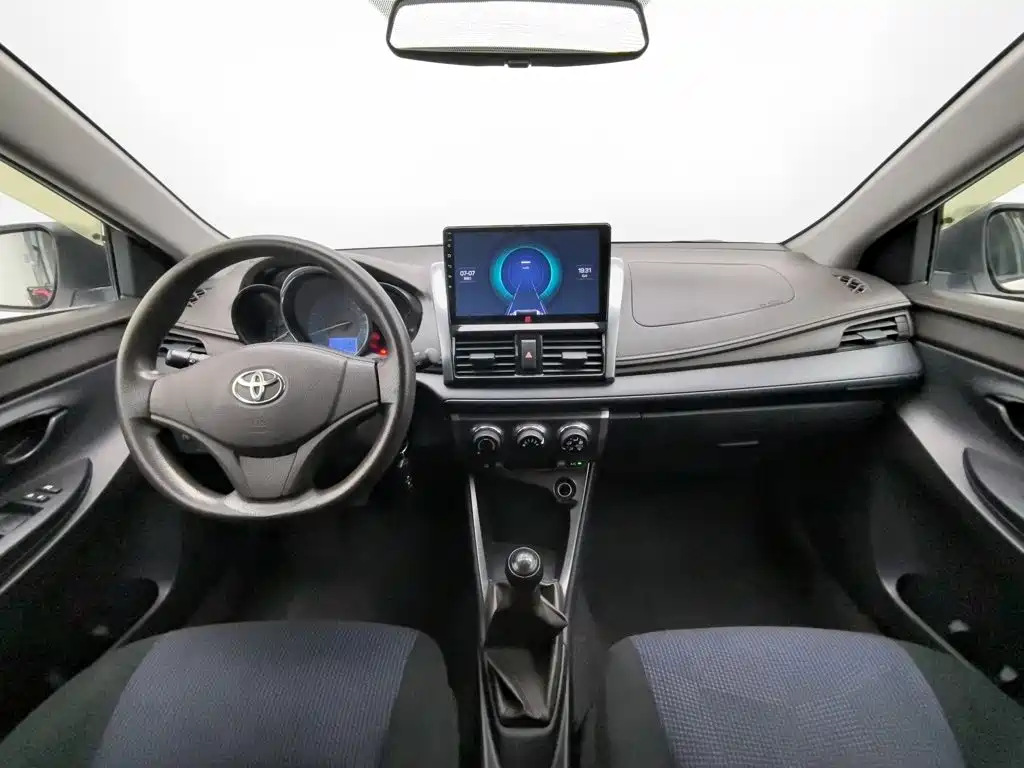 Toyota Yaris L 2014
