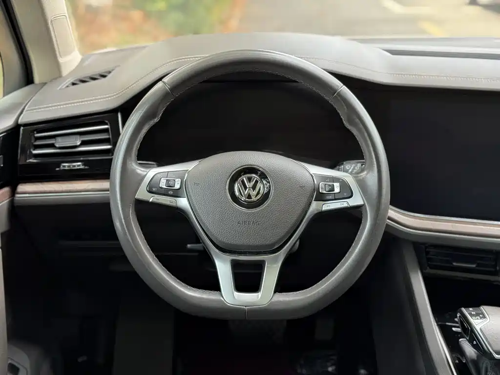 Volkswagen Touareg 2020 — фото 14