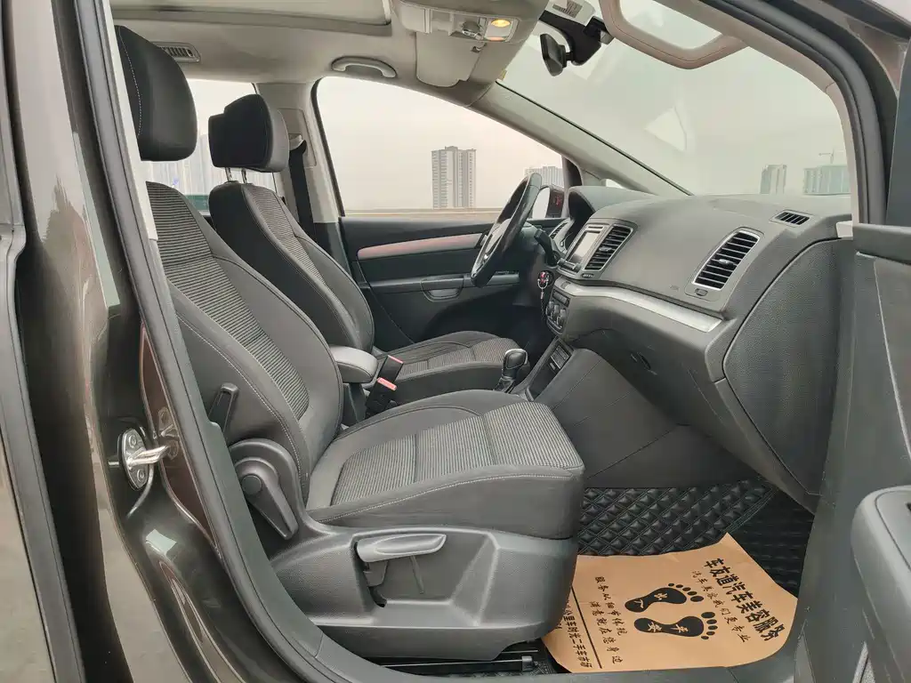 Volkswagen Sharan 2017 — фото 10