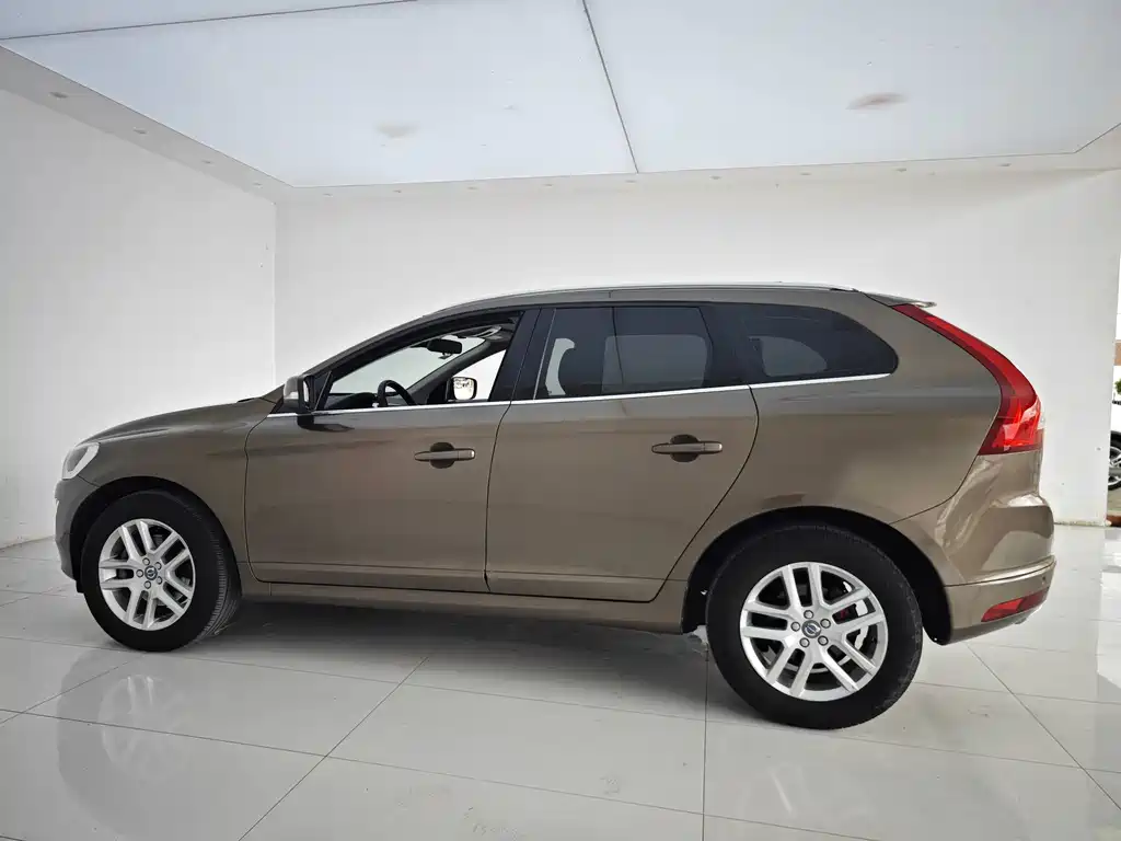 Volvo XC60 2017 — фото 26
