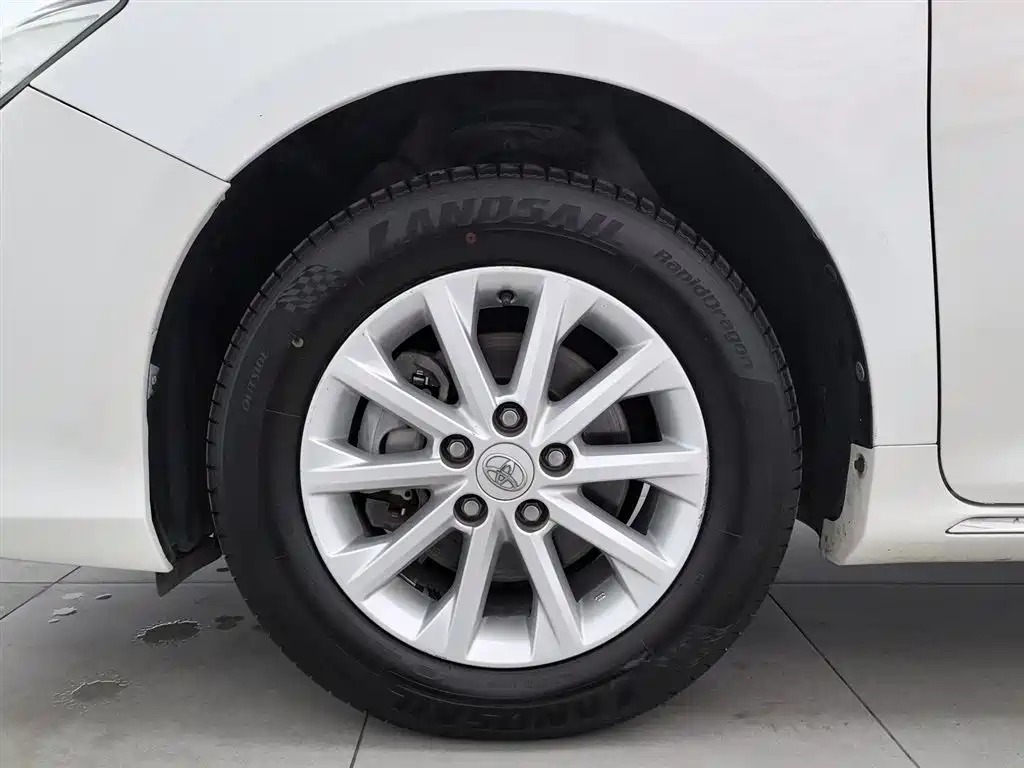 Toyota Camry 2013 — фото 17