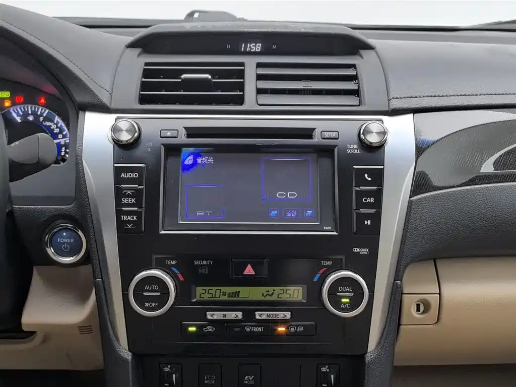 Toyota Camry 2013 — фото 12