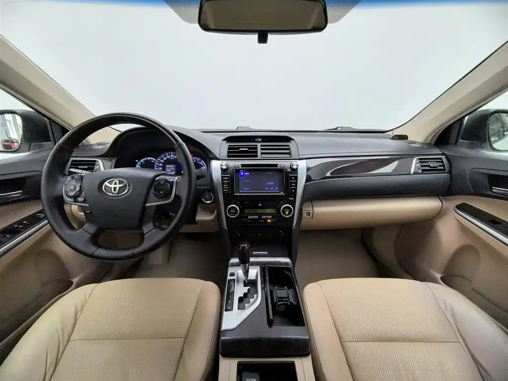 Toyota Camry 2013 — фото 5
