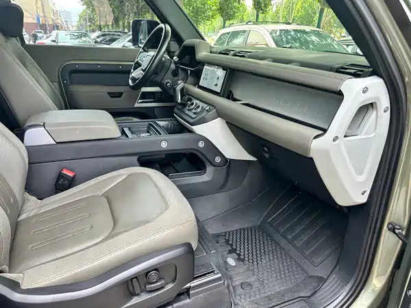 Land Rover Defender 2021