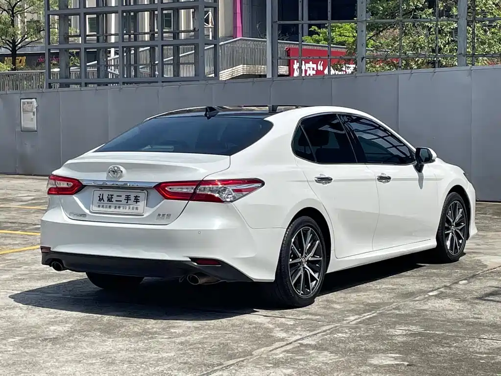 Toyota Camry 2023 — фото 9