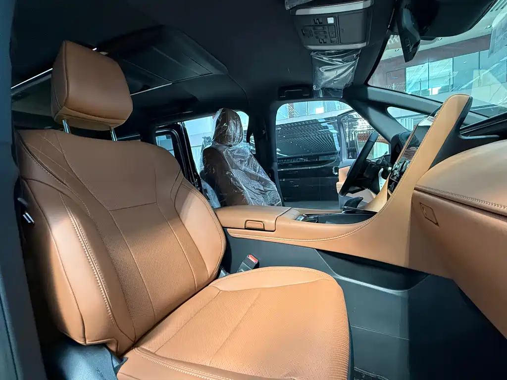 Toyota Alphard — фото 24