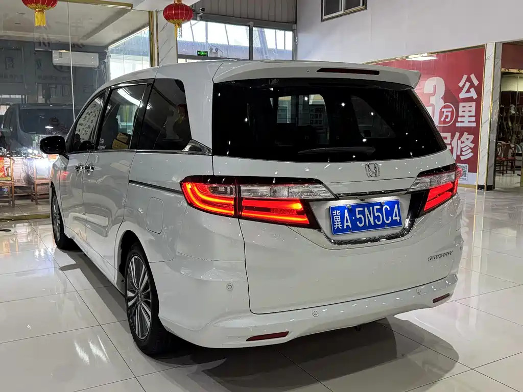 Honda Odyssey 2018 — фото 11