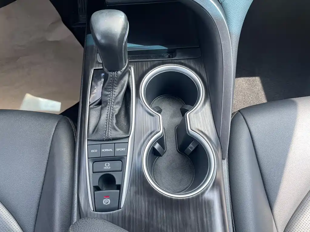 Toyota Camry 2023 — фото 14