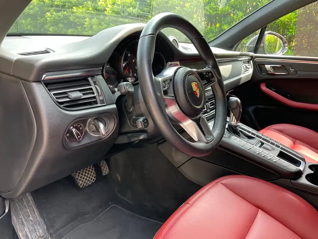 Porsche Macan 2019 — фото 10