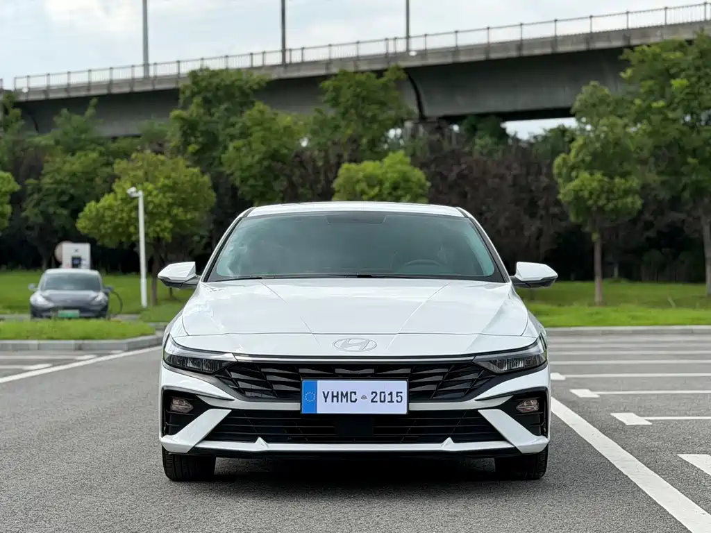 Hyundai Elantra 2025